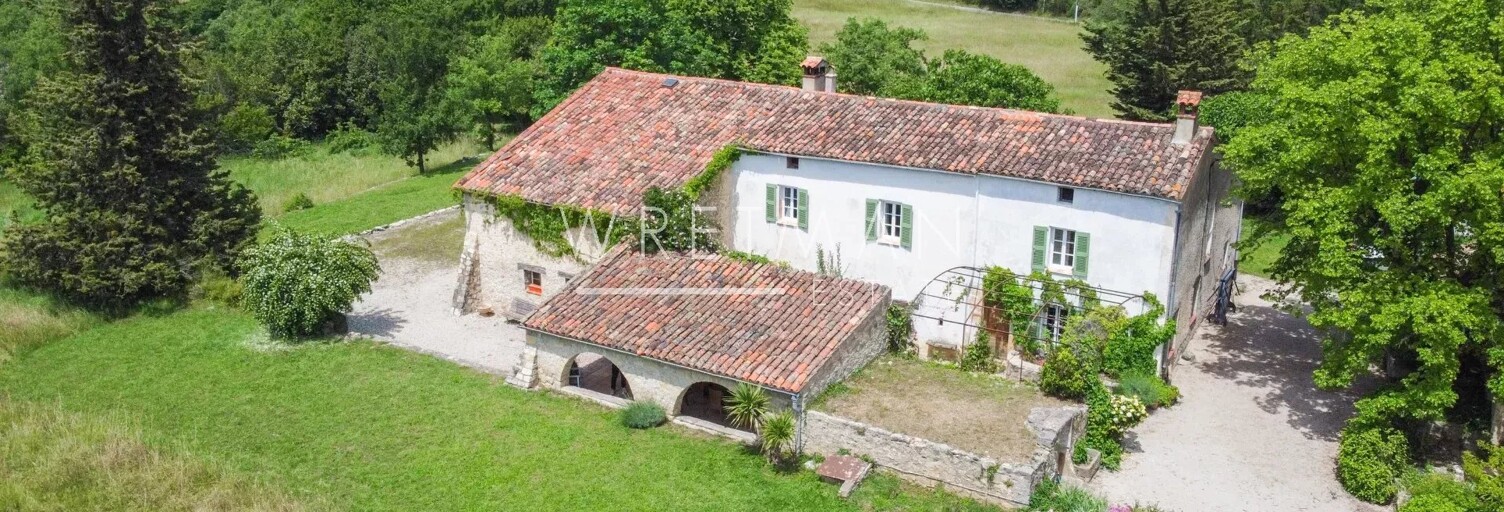 Maison 10 Pièces 257 m² à vendre à Tourrettes (83440)