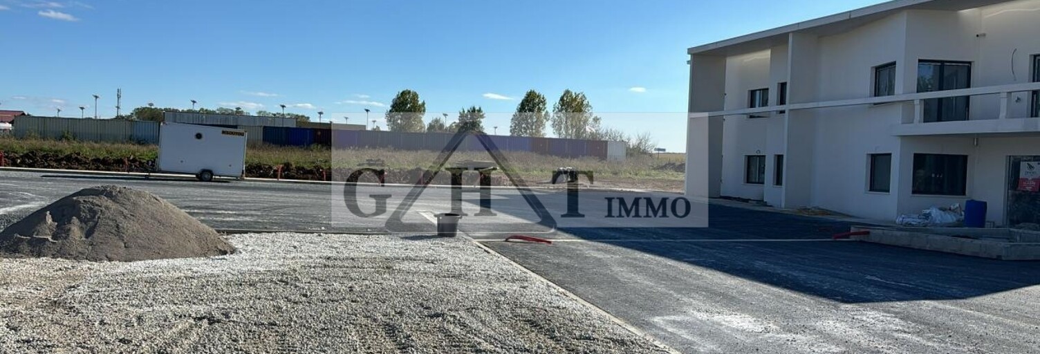 Terrain  2850 m² à louer à Saint-Pathus (77178)