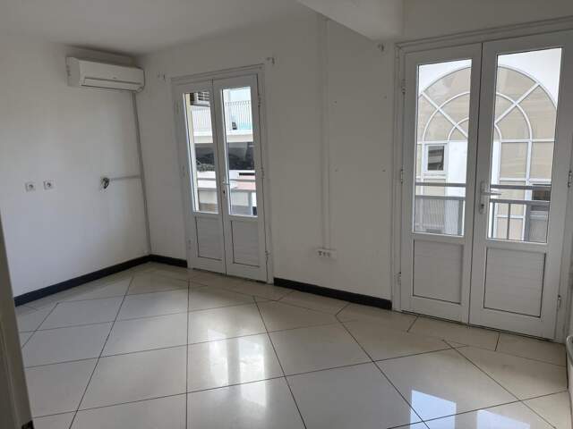 local pour bureaux de 77 m2 en centre ville de Saint Denis — photo du bien
