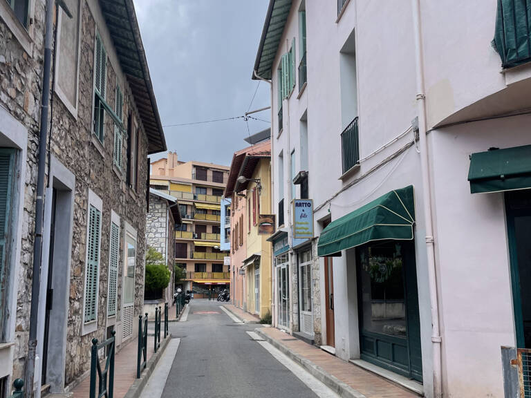 30 M2 MURS COMMERCIAUX LIBRES A CARNOLES — photo 1