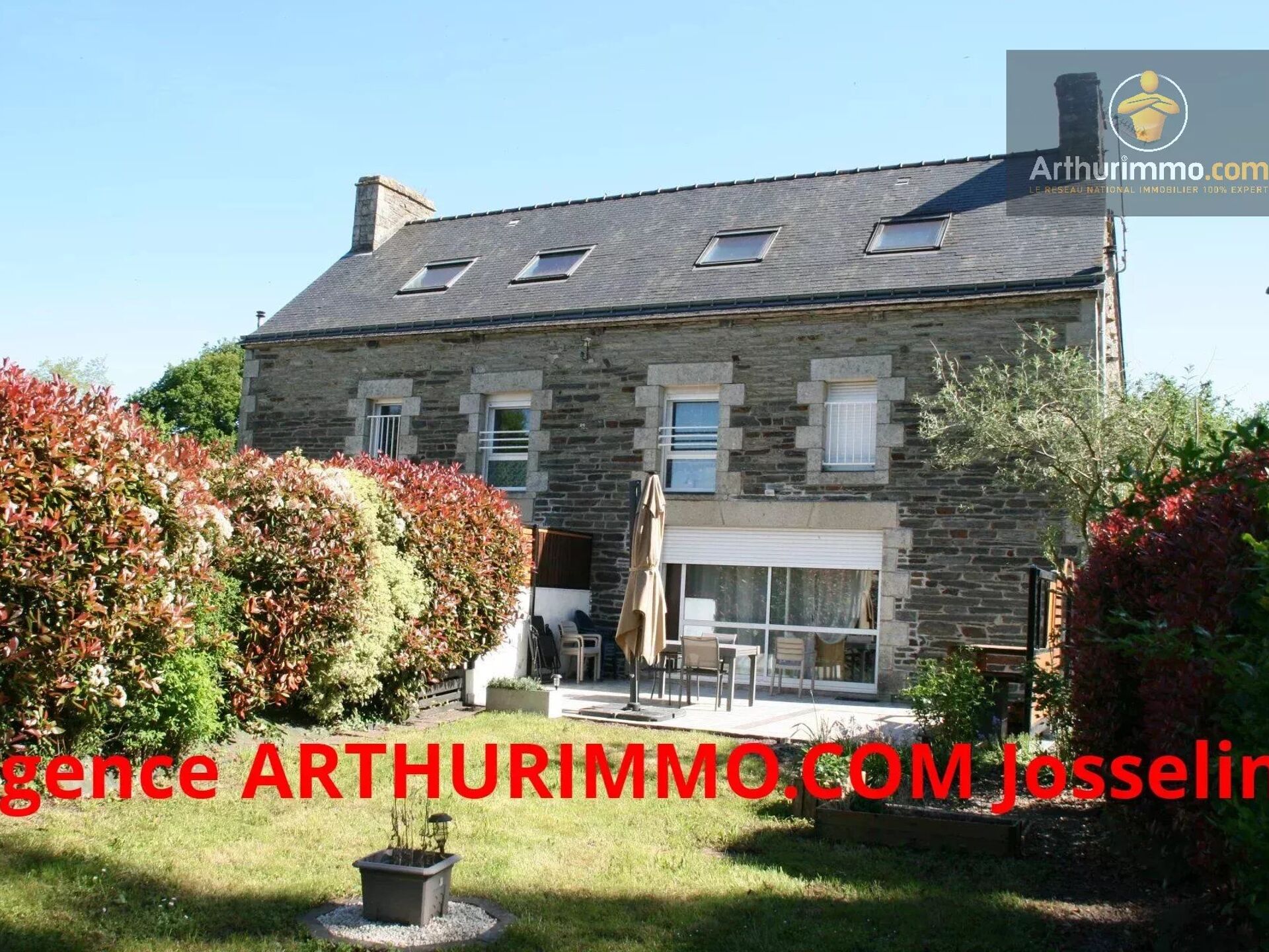 Maison 12 pièces 284 m² · à Loyat · 284 m² · 320 800 €