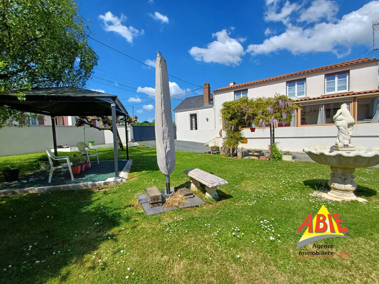MAISON EN PIERRES, TROIS CHAMBRES, JARDIN, DEUX GARAGES — photo 1