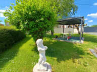 MAISON EN PIERRES, TROIS CHAMBRES, JARDIN, DEUX GARAGES — photo 2