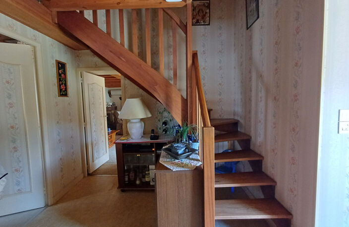 MAISON EN PIERRES, TROIS CHAMBRES, JARDIN, DEUX GARAGES — photo 3