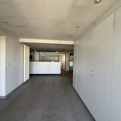 Commerce  425000 €