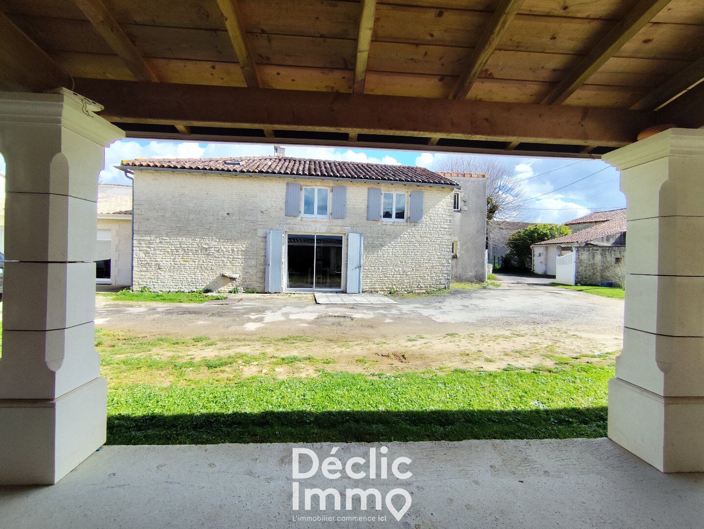 Villa / Maison  T6 à vendre Brie 16590