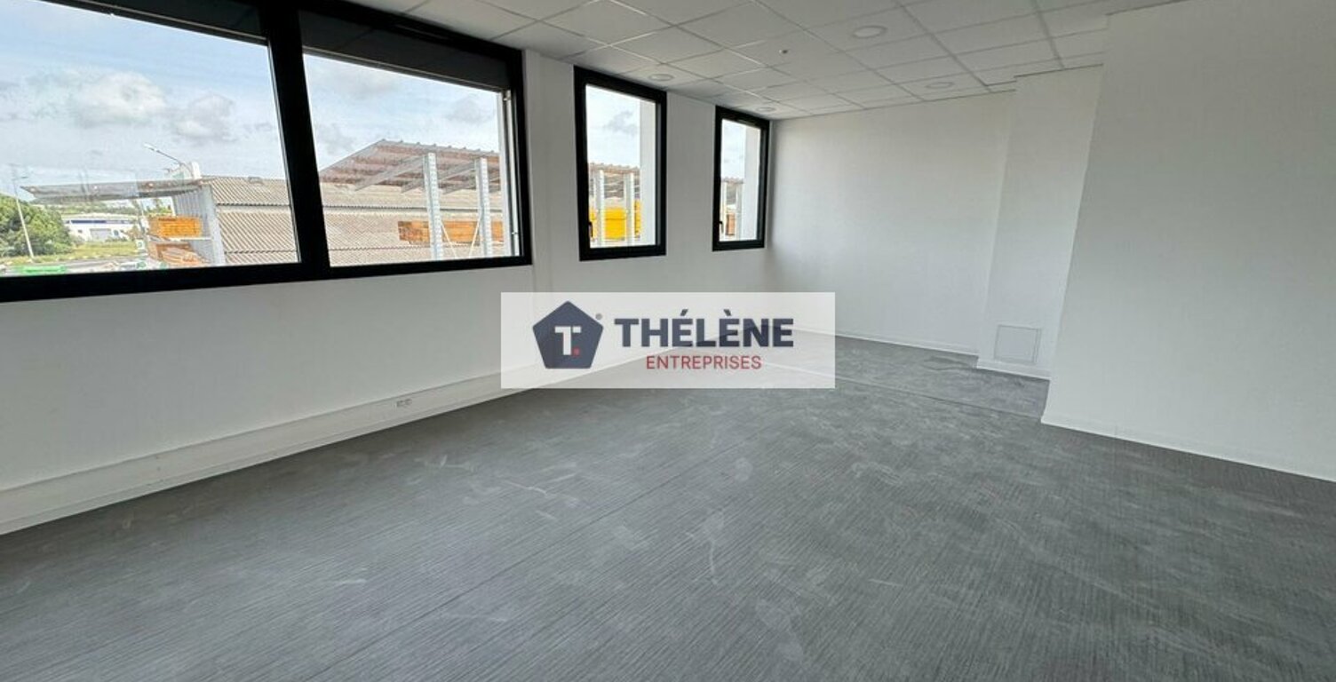 BUREAUX à LOUER — photo 1