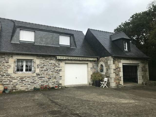Maison en pierre de 6 pièces principales — photo du bien
