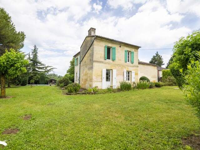 Maison en pierre de 6 pièces principales — photo du bien