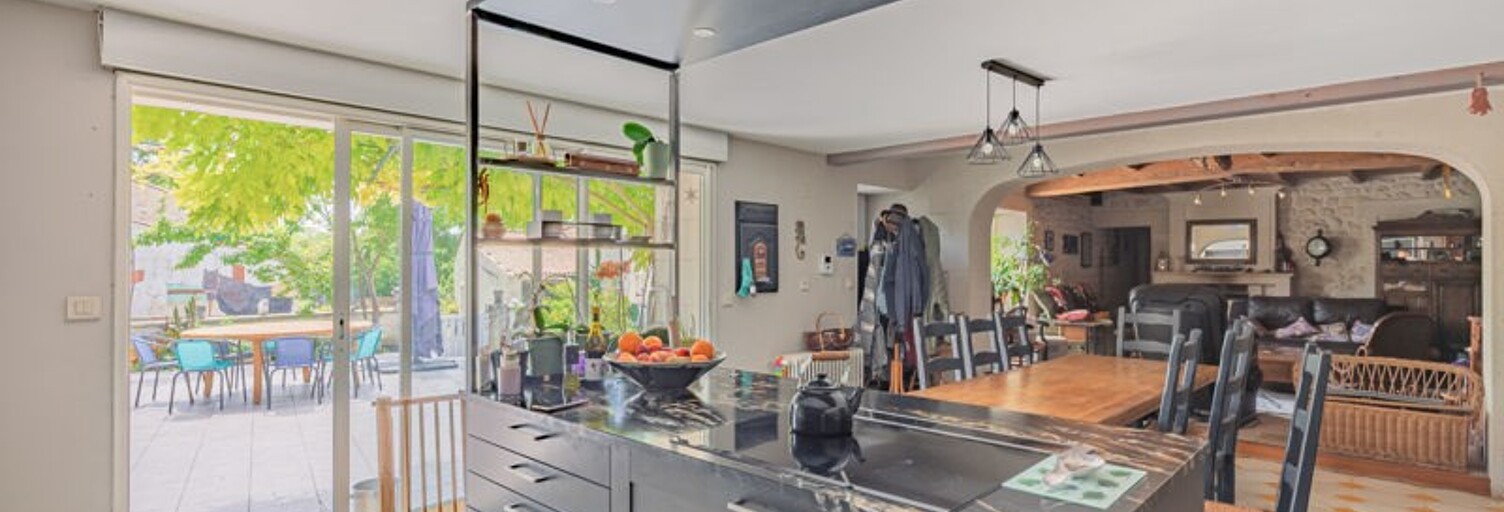 Maison 8 Pièces 290 m² à vendre à Bords (17430)