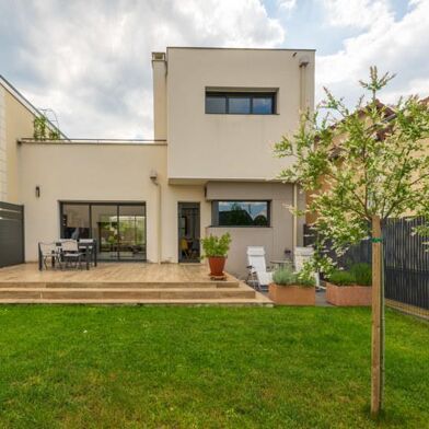 Maison 4 pièces 607260 €