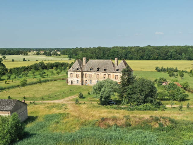 CHATEAU A RENOVER — photo du bien