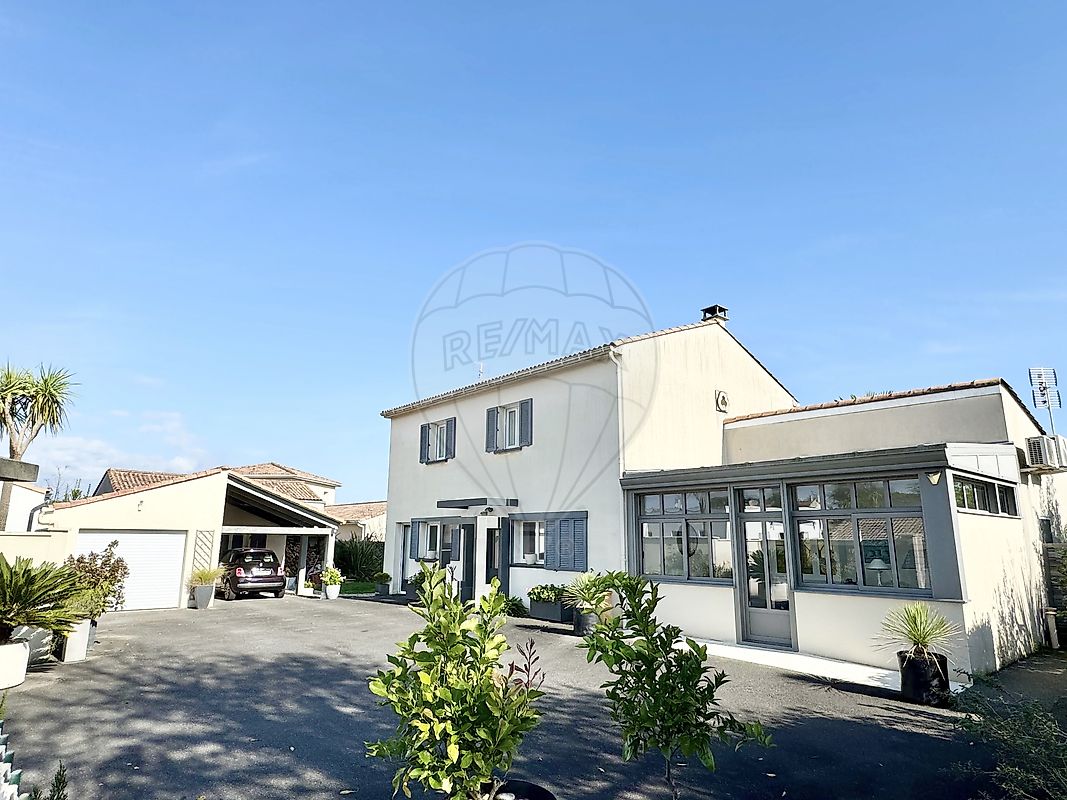 Villa / Maison  T8 à vendre Tremblade (La) 17390