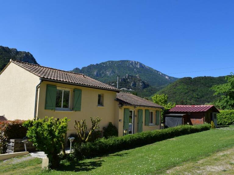Villa — photo 1