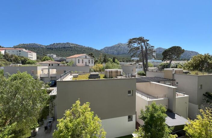 T3 traversant avec terrasse — photo 2