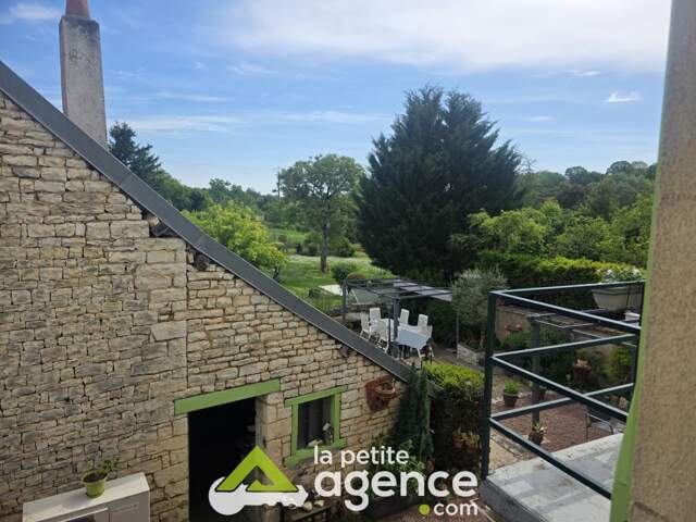 VORNAY: Maison T5 avec un terrain d'environ 2300m2 clos et a — photo du bien