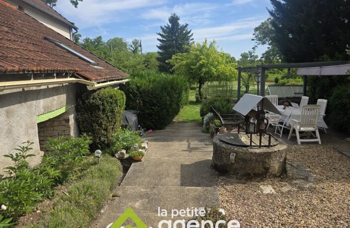 VORNAY: Maison T5 avec un terrain d'environ 2300m2 clos et a — photo 2