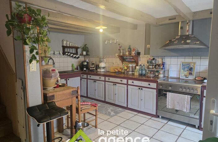 VORNAY: Maison T5 avec un terrain d'environ 2300m2 clos et a — photo 5
