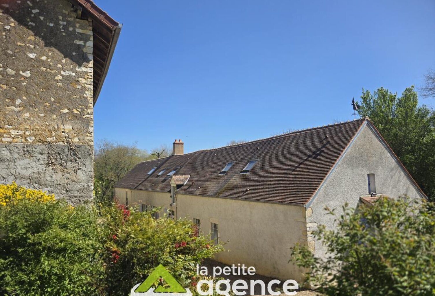 SAINT-DENIS-DE-PALIN: Maison 5 chambres, garages et dépendan — photo 1