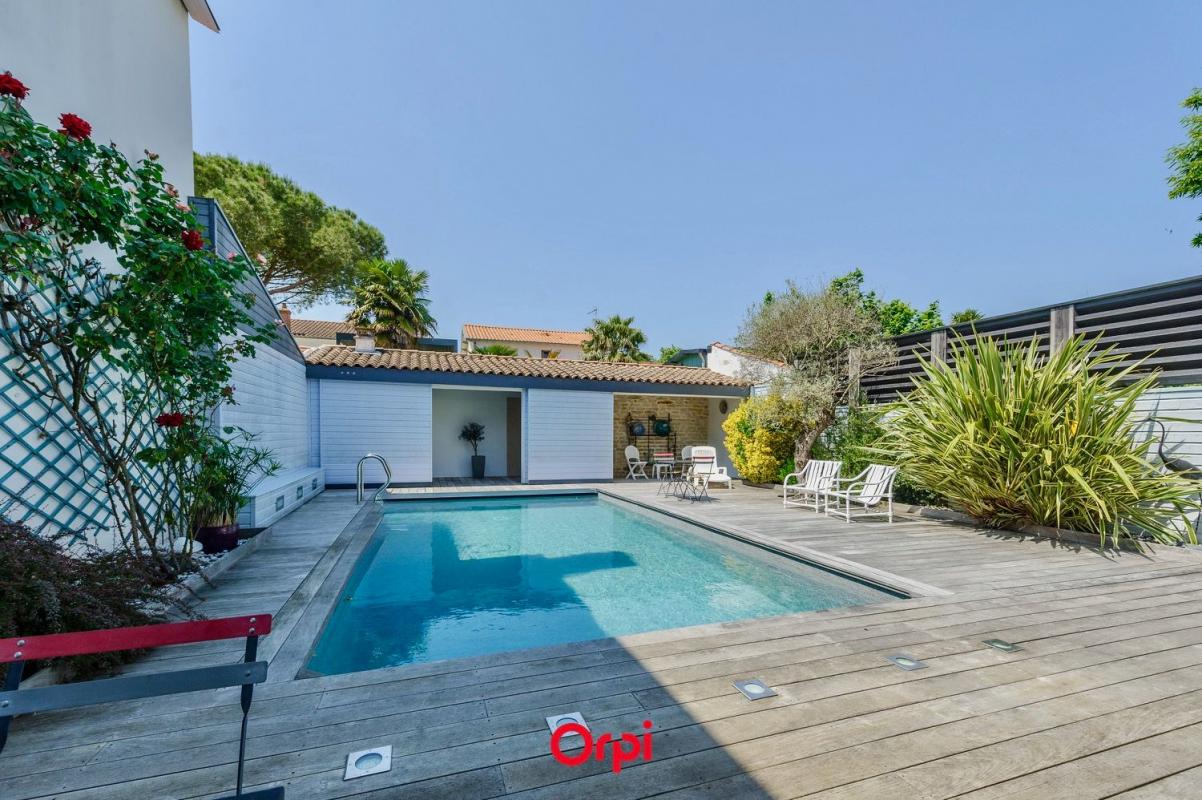 Propriété  T5 à vendre Rochelle (La) 17000