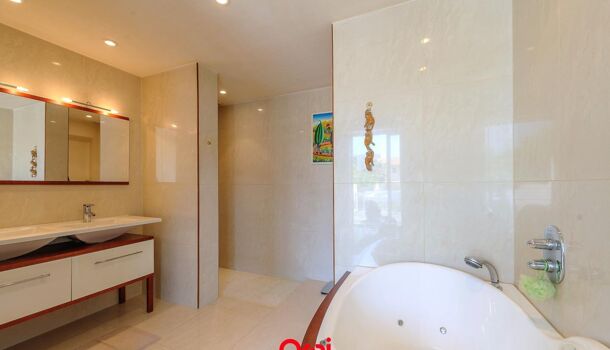 Propri&eacute;t&eacute; 4 pièces  à vendre Rochelle (La) 17000