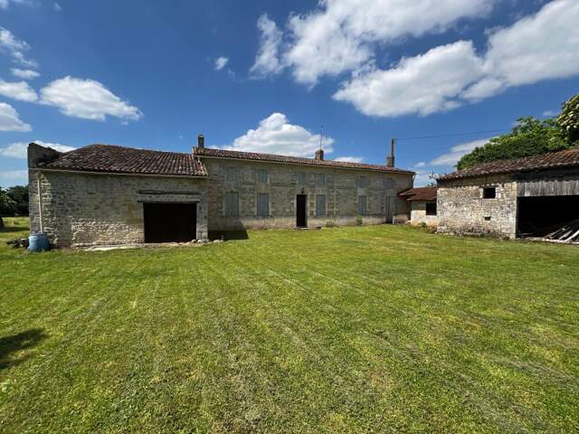 Maison À Vendre CHAMPAGNOLLES 5 pièces — photo du bien