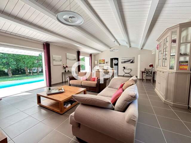 VILLA 140 m² - ENVIRONNEMENT CALME - Piscine chauffée- — photo du bien