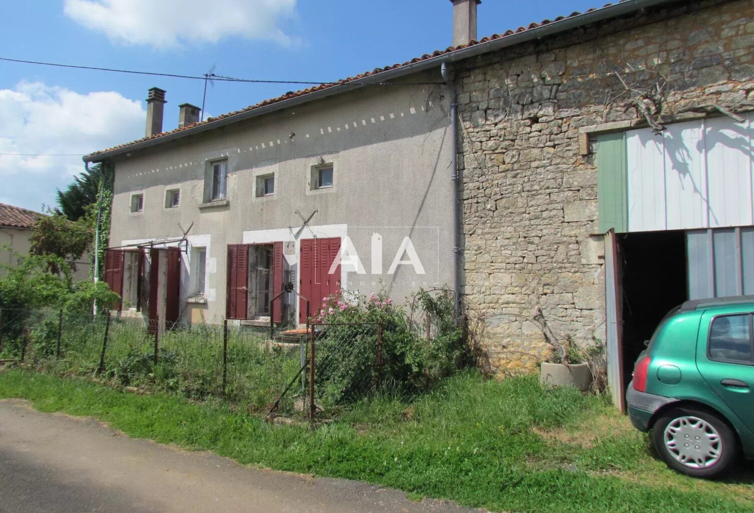 Maison de village proche de NANTEUIL EN VALLEE — photo 1