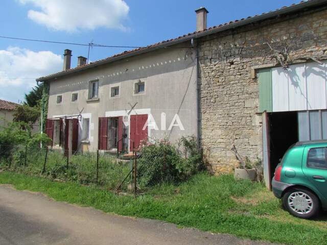 Maison de village proche de NANTEUIL EN VALLEE — photo du bien
