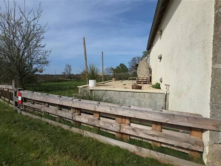 Maison rénovée à vendre près de Lussac-les-Églises - 87 — photo 1