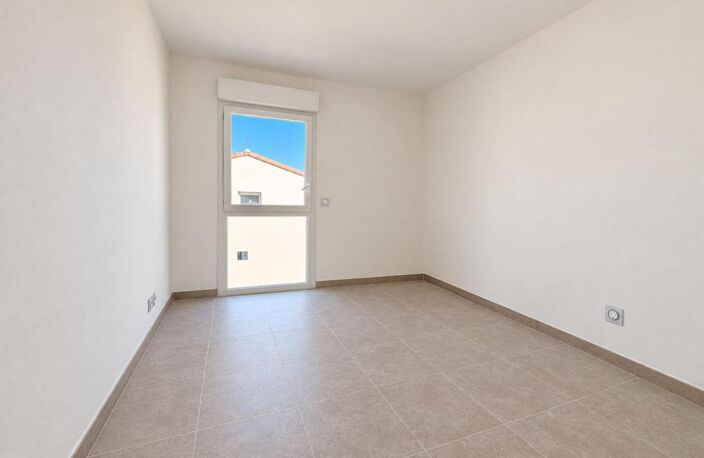 Appartement T4 neuf avec terrasse et parking — photo 4