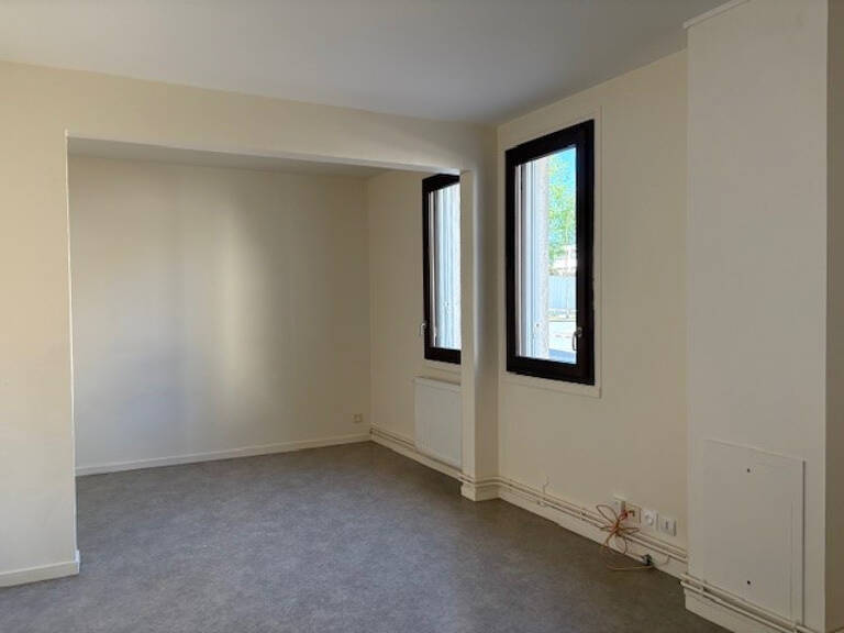Leasing Appartement 4  pièces 76 m² La Châtre — photo 1