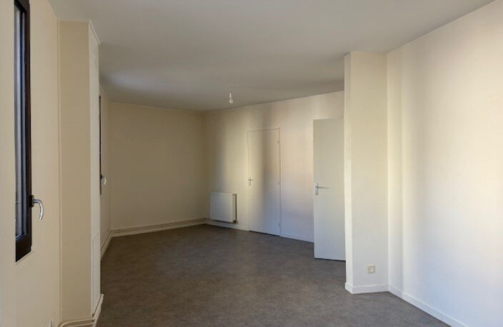 Leasing Appartement 4  pièces 76 m² La Châtre — photo 2