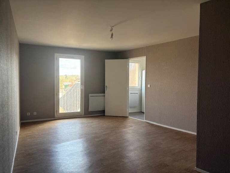 Leasing Appartement 4  pièces 76 m² La Châtre — photo 1