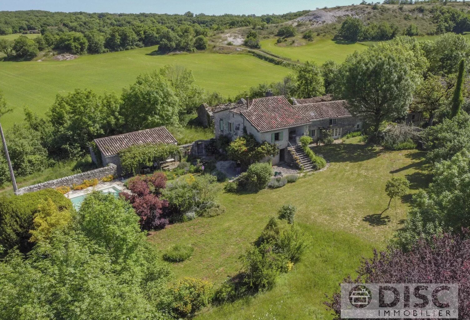Charmante propriété avec gîte, piscine, grange un magnifique jardin. — photo 1
