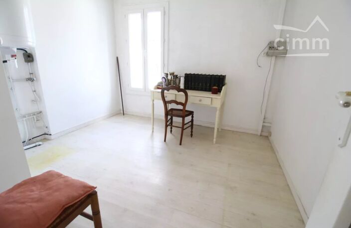 A vendre une bâtisse avec 2 logements avec un terrain non attena — photo 4