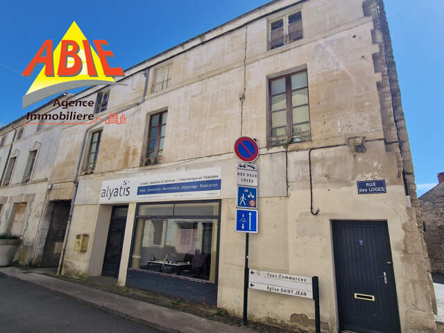 Immeuble centre-ville FONTENAY-LE-COMTE — photo du bien