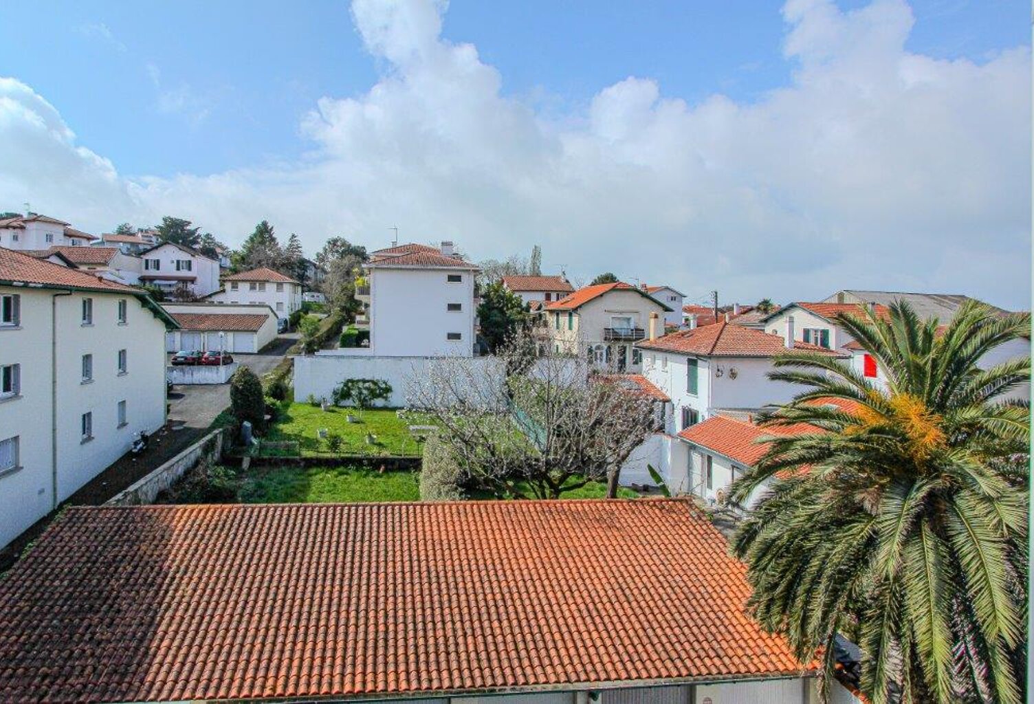 VENTE VIAGER - QUARTIER LAHOUZE - AGREABLE T4 — photo 1
