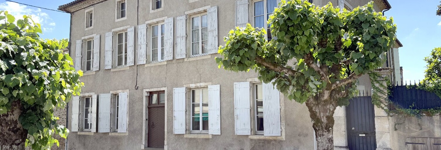 Maison 10 Pièces 372 m² à vendre à Nontron (24300)