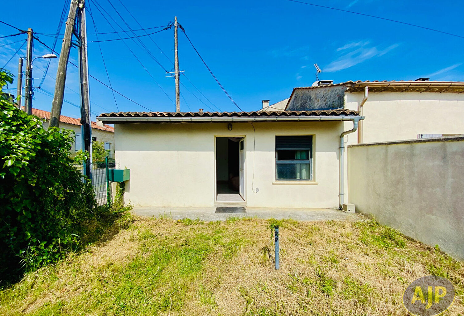 Maison T2 BIS avec jardin centre ville de Lesparre — photo 1