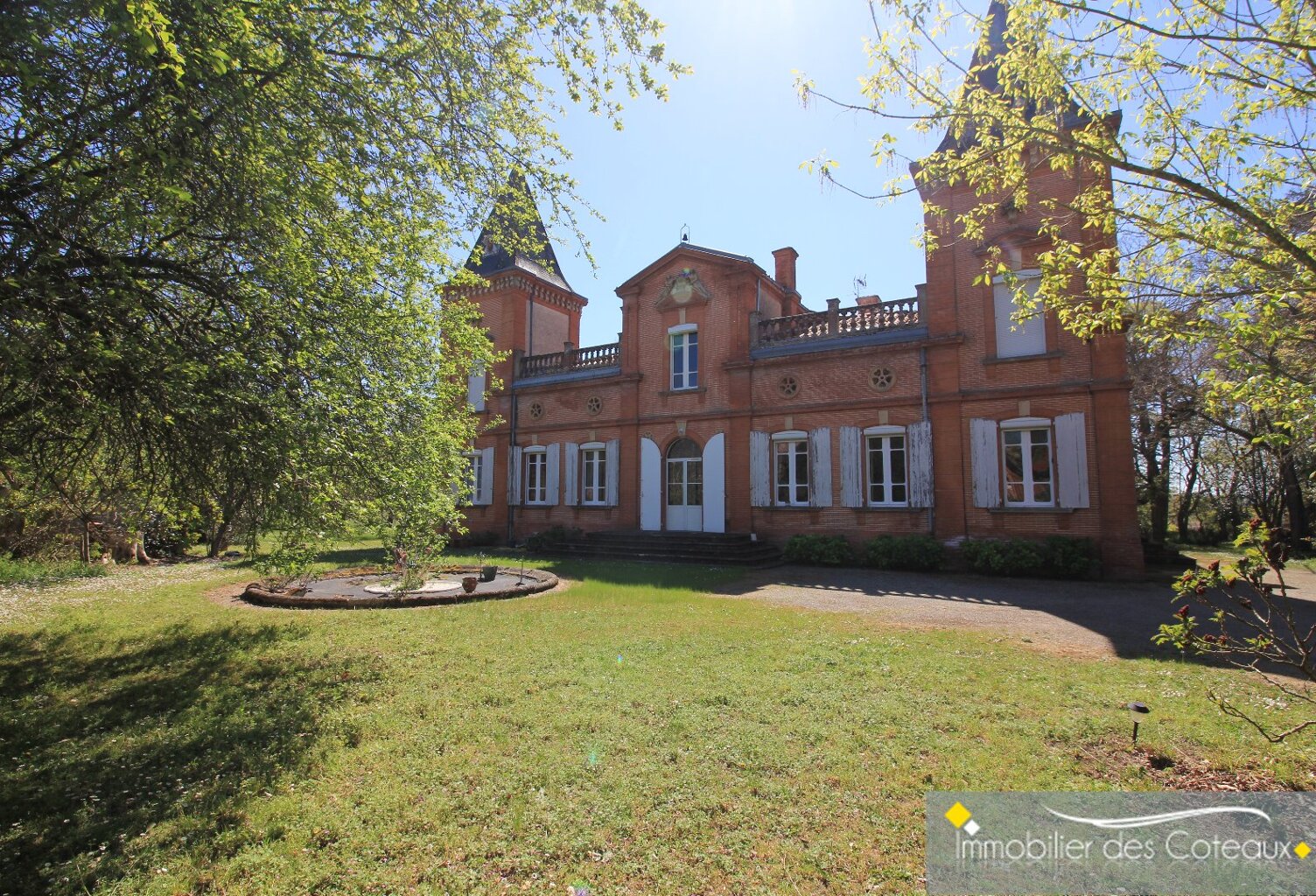 Batisse de 1875 sur terrain de 1,8ha — photo 1