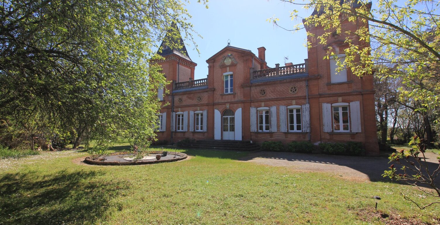 Batisse de 1875 sur terrain de 1,8ha — photo 1