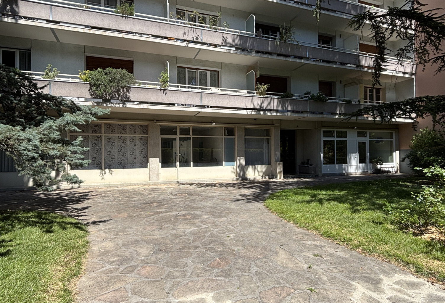 Local Professionnel 113.3m2 — photo 1