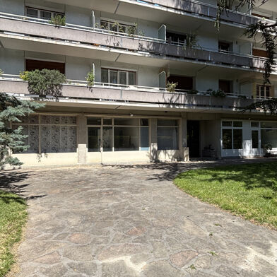 Commerce  125000 €