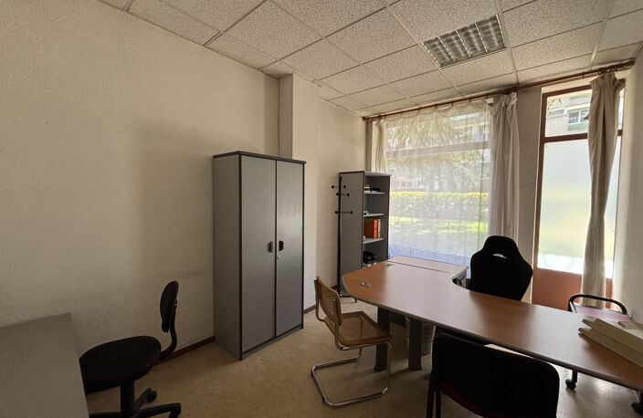 Local Professionnel 113.3m2 — photo 2