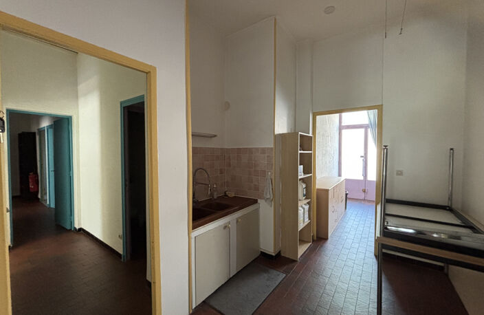 Local Professionnel 113.3m2 — photo 4
