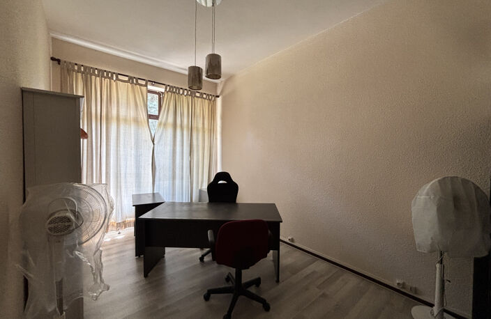 Local Professionnel 113.3m2 — photo 5