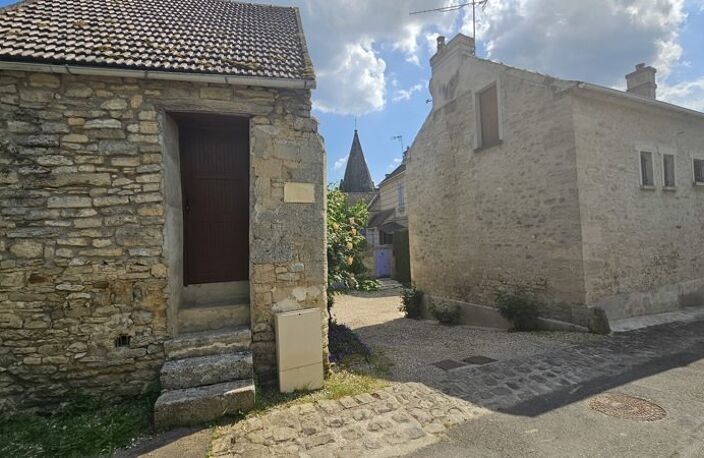 Maison en pierre de 3 pièces principales — photo 2