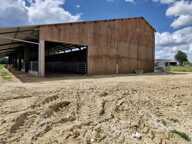 HANGAR + 8 HECTARES DE PRE — photo 4