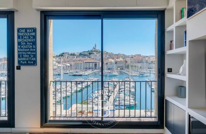 VENTE - MARSEILLE - VIEUX-PORT - APPARTEMENT SUR LE PORT ET LA M — photo 2